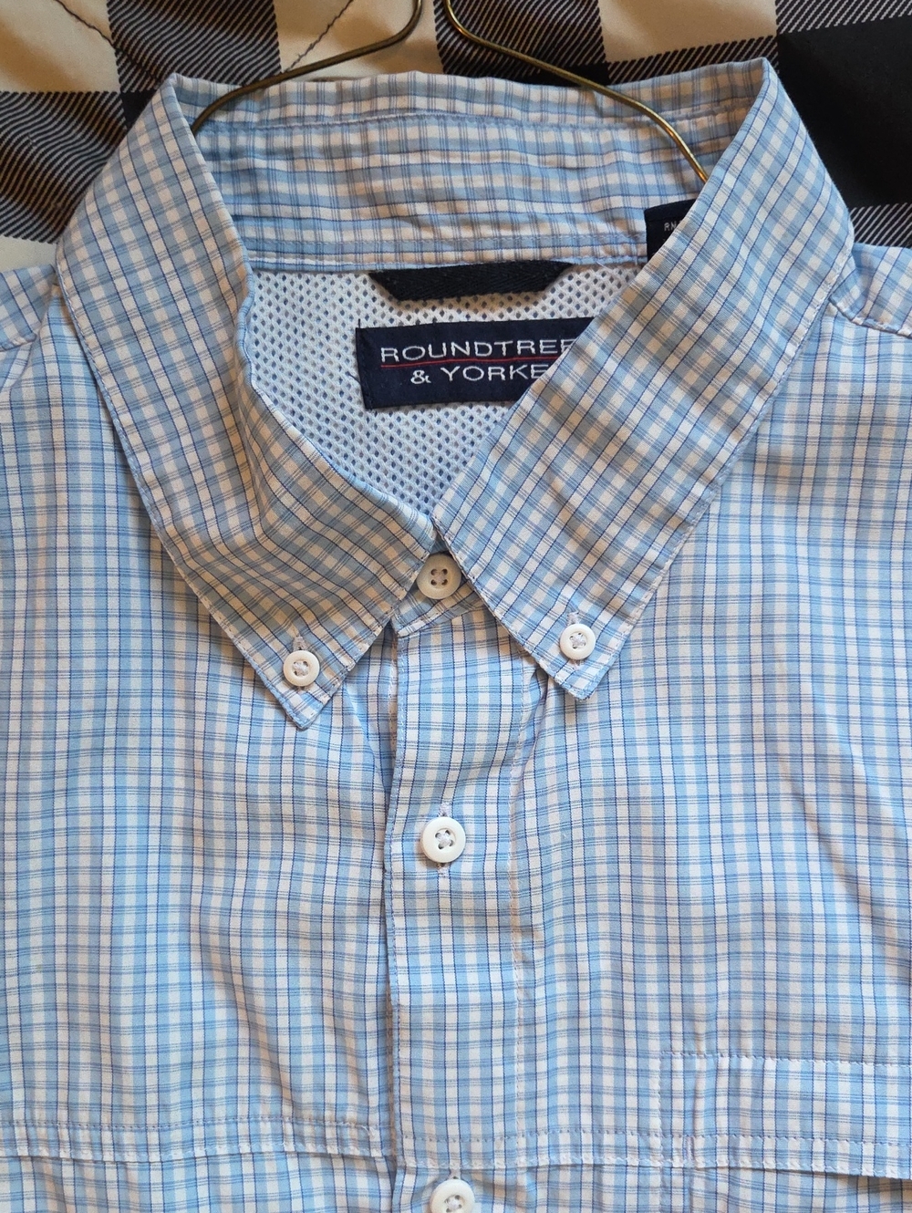 Roundtree & Yorke Blue and White Plaid Button-Down Short Sleeved Shirt